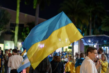 Hallandale, FL, ABD - 3 Mart 2022 Putin 'in Hallandale Ukrayna işgalini protesto