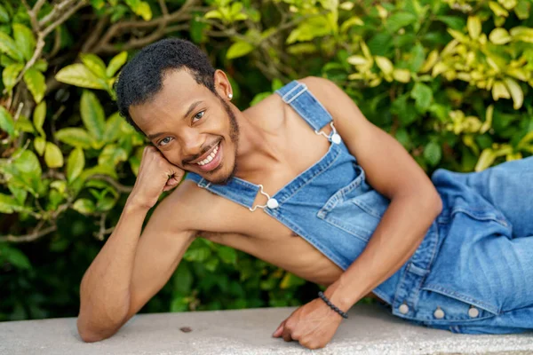 Modelo Masculino Afroamericano Overol — Foto de Stock