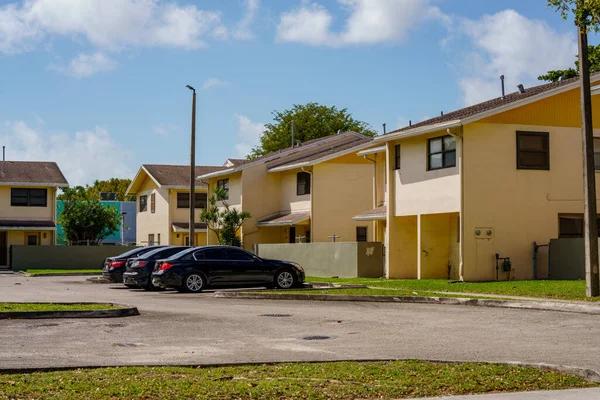 美国佛罗里达州迈阿密 2022年3月5日 迈阿密郊区的低收入住房 — 图库照片