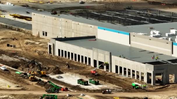Zoom Drone Footage Amazon Fedex Ups Distribution Center Construction — Stock Video