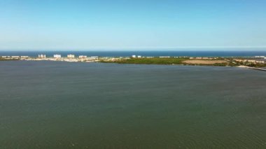 Hızla Fort Pierce ve Port St Lucie FL 4k 'ye ilerliyorlar.