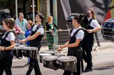 Hollywood, FL, ABD - 13 Mart 2022: 2022 St. Patrick Günü Geçit Töreni Fotoğrafları Hollywood 'un merkezinde.
