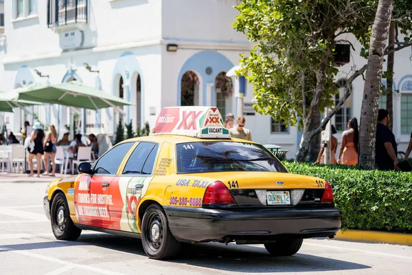 Miami Beach Usa Března 2022 Fotografie Žlutého Taxi Usa Ocean — Stock fotografie