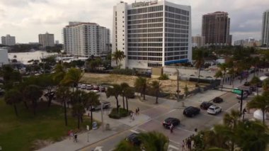 Fort Lauderdale Bahar Tatili 'nde trafik sıkışık. 4k hava görüntüsü