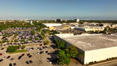 Boca Town Alışveriş Merkezi 4k hava aracı görüntüsü