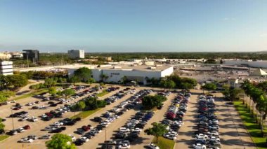 Town Center Boca Raton 'da lüks bir alışveriş merkezi.