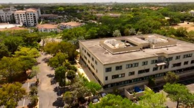 Yörüngeden ayrılan hava kuvvetleri Boca Raton ofisinin 4k 30fps konutunda olduğunu gösteriyor.