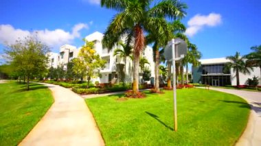 Kırık Ses Kiralama Apartmanları Boca Raton FL 'de çan.