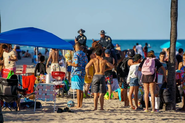 Fort Lauderdale Eua Março 2022 Jovens Homens Mulheres Fort Lauderdale — Fotografia de Stock