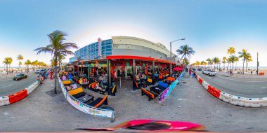 Fort Lauderdale, FL, ABD - 27 Mart 2022 vr küresel fotoğraf Fort Lauderdale Sahili 2022 bahar tatilinde