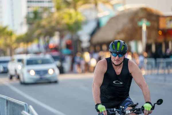 Fort Lauderdale Usa Marca 2022 Happy Guy Riding Bike A1A — Zdjęcie stockowe