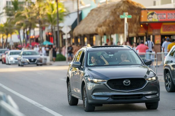 Fort Lauderdale Estados Unidos Marzo 2022 Pareja Conduciendo A1A Fort — Foto de Stock