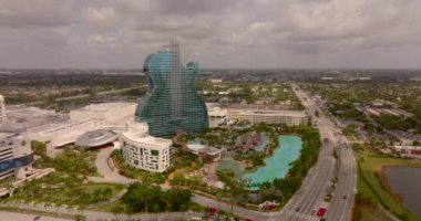 Hard Rock Kumarhanesi Resort Hollywood FL yüzme havuzu