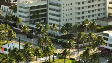  Havadan 7x zoom İHA görüntüleri Miami Beach Ocean Drive ve yeni boyalı bisiklet yolları.