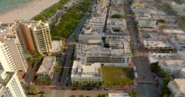 Miami Beach 'teki oteller. 5k hava aracı videosu.