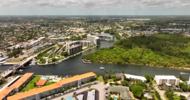 Deerfield Beach FL 'deki rıhtım daireleri 5 km' de çekiliyor.