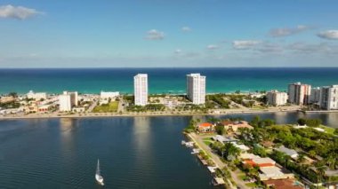 4k hava aracı videosu Hollywood Beach FL 'in dönüşünü gösteriyor