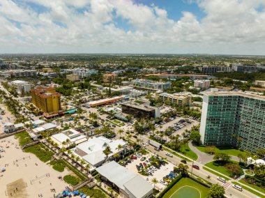 Deerfield Sahili Yaz Sahnesi