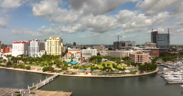Дрон Відео Waterfront Landing Scene West Palm Beach Florida — стокове відео