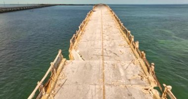 İHA teftişi. Bahia Honda Köprüsü. Mart 2022. 5k hava görüntüsü