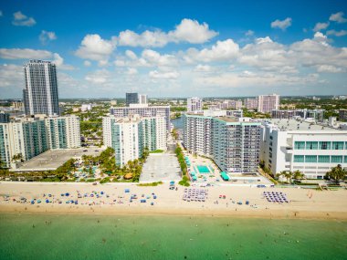 Hallandale Plajı 'ndaki hava aracı fotoğrafı. 2022 dolaylarında.