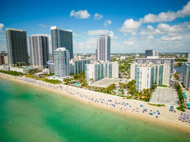 Hallandale Plajı 'ndaki hava aracı fotoğrafı. 2022 dolaylarında.