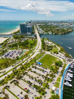 Yükseklik fotoğrafı körfezden Haulover Park