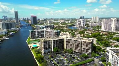 Oceanview 'in insansız hava aracı video kuleleri Hallandale Beach FL 4k