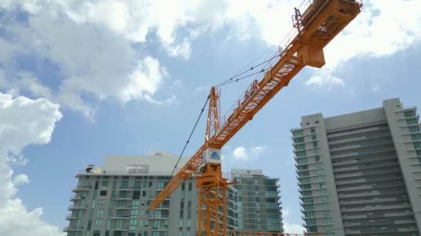 Grúas Vídeo Drones Cinematográficos Una Obra Inmobiliaria Miami — Vídeo de stock