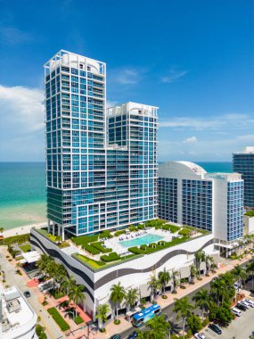 Dikey hava fotoğrafı The Carillon Hotel Miami Beach