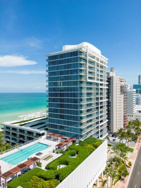 Dikey hava fotoğrafı Carillon Miami Sağlık Merkezi