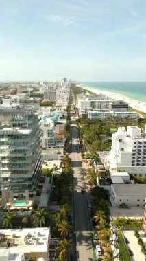 Dikey hava aracı videosu Miami Sahili sokakları ve binaları