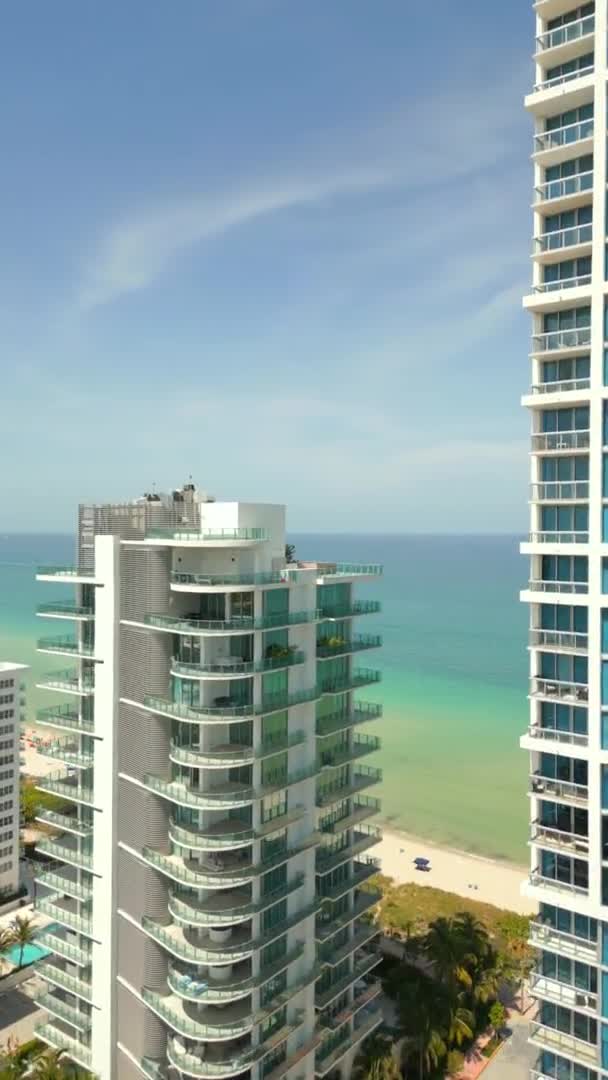 Vertical Drone Footage Miami Beach Oceanfront Condos — Stockvideo