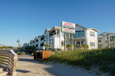 Pier Wrightsville NC 'de balık tutan Johnnie Mercer tabelalarının fotoğrafı.