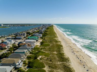 Wrightsville 'deki deniz kenarındaki evler ve kiralık tatil yerleri.