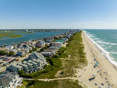 Beachfront houses and vacation rentals in Wrightsville NC Outer Banks clipart