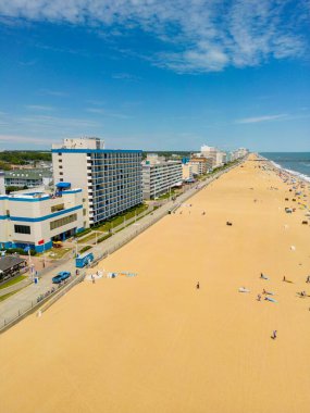 Virginia Beach ABD 'de yaz mevsiminin dikey hava aracı fotoğrafı.