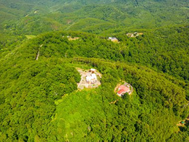 Tennessee tepelerindeki evlerin hava aracı fotoğrafı.