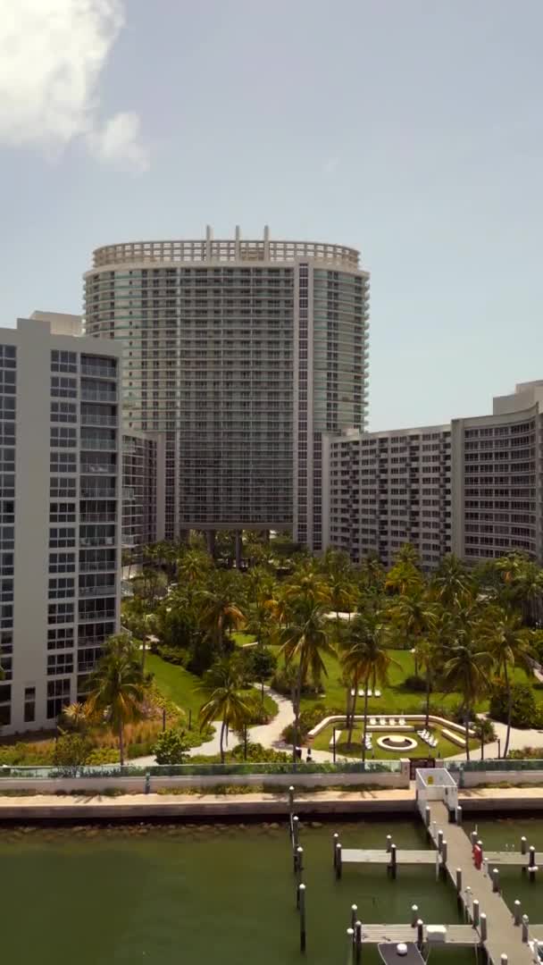 Vertical Drone Video Flamingo Miami Beach Ekskluzywny Budynek Apartamentowca Biscayne — Wideo stockowe