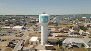 Atlantik Sahili 'ndeki su kulesini havadan itin ve çıkarın.