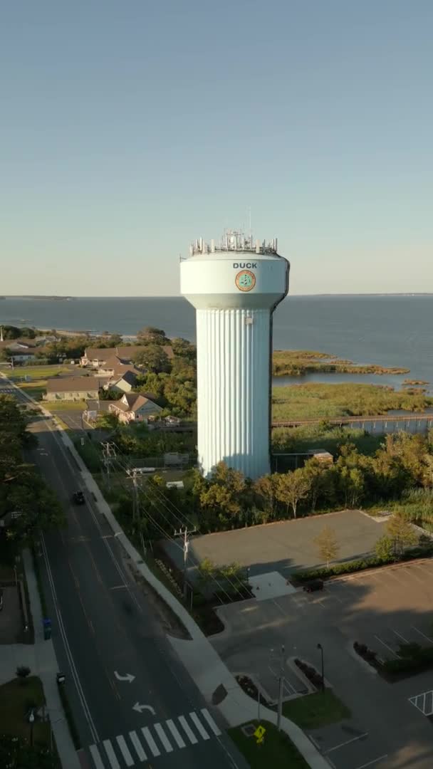 Vertical Aerial Drone Video Duck North Carolina Water Tower — Stockvideo