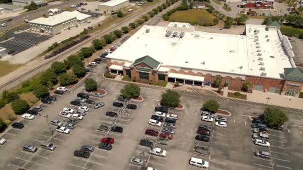Aerial Pull Out Reveal Harris Teeter Supermarket Morehead City North — ストック動画