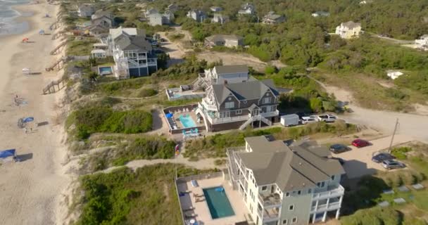 Aerial Flyover Tilt Corolla Beach Homes North Carolina Usa — Stockvideo