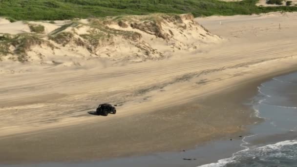 4X4 Jeep Wrangler Guida Sulla Spiaggia Sabbia Corolla North Carolina — Video Stock