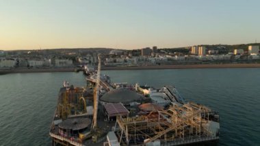 Brighton Palace İskelesi 'nde hava desteği gezisi.