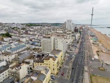 Brighton Beach UK 'deki havadan çekilmiş fotoğraf ve otel bölgesi.