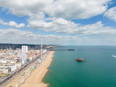 Brighton Sahili 'nin havadan görünen yaz tatili merkezi.