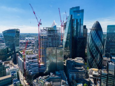 Yeni bina inşaatı Londra İngiltere 'nin merkezinde