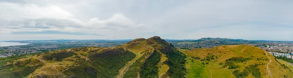 Salisbury Kayalıkları Nın Holyrood Park Edinburgh Skoçya Daki Hava Fotoğrafı — Stok fotoğraf