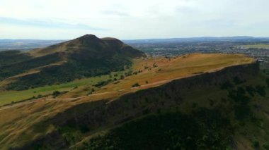 Dağ manzarası İskoçya Holyrood Park İngiltere